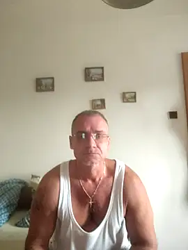 Snapshot of chcem1975 chatting on September 16, 2025, 7:42 am chcem1975 online show from September 16, 2025, 7:42 am