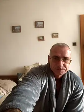 Snapshot of chcem1975 chatting on September 18, 2025, 9:55 am chcem1975 online show from September 18, 2025, 9:55 am