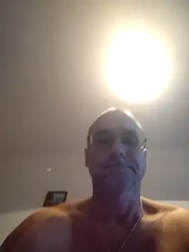 Snapshot of chcem1975 chatting on December 3, 2025, 8:56 am chcem1975 online show from December 3, 2025, 8:56 am