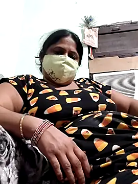 Mmm143 online show from November 4, 2025, 6:07 pm