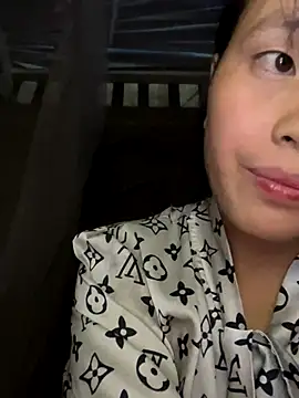 huong-18 online show from November 3, 2025, 2:29 pm