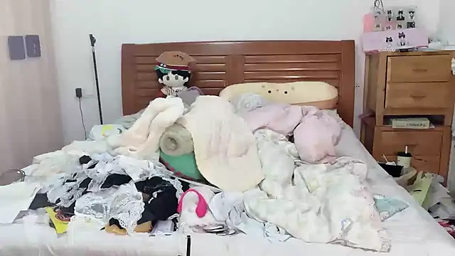 Snapshot of Akong11 chatting on October 31, 2025, 5:25 pm Akong11 online show from October 31, 2025, 5:25 pm