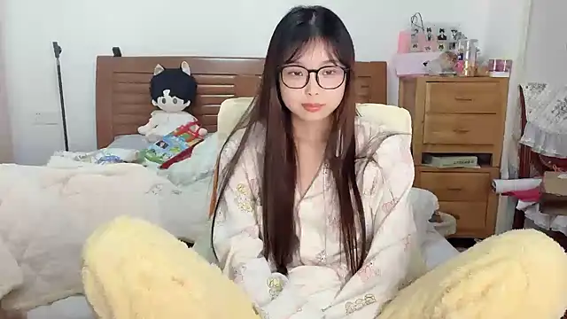 Snapshot of Akong11 chatting on December 4, 2025, 2:26 pm Akong11 online show from December 4, 2025, 2:26 pm