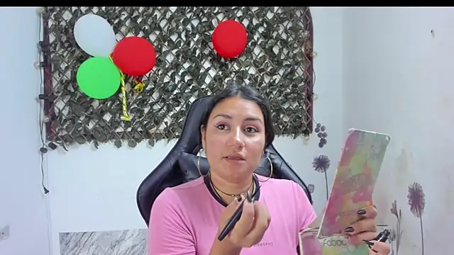 Luna021 1 online show from November 5, 2025, 7:25 pm