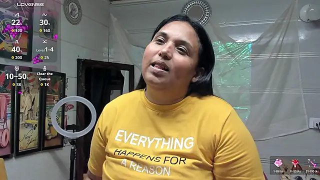 Girl luna  online show from September 27, 2025, 6:35 pm