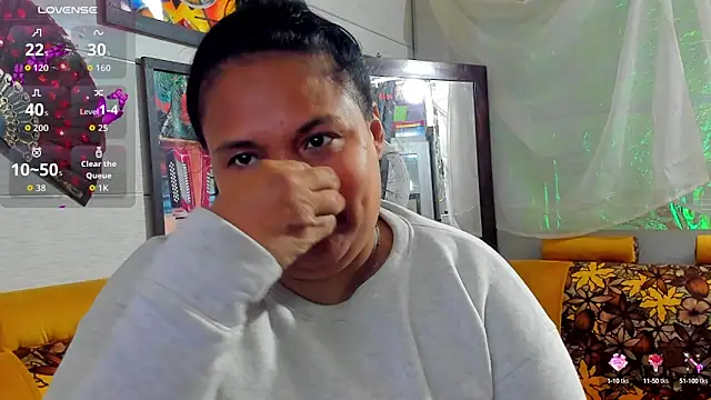 Girl luna  online show from October 11, 2025, 5:33 pm