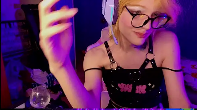 bekvafluttershy online show from November 22, 2025, 1:04 am