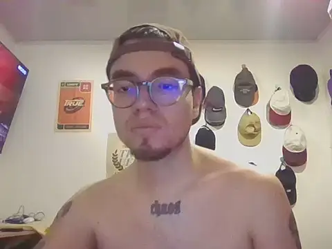 Snapshot of hardredlight chatting on December 18, 2025, 4:51 am hardredlight online show from December 18, 2025, 4:51 am