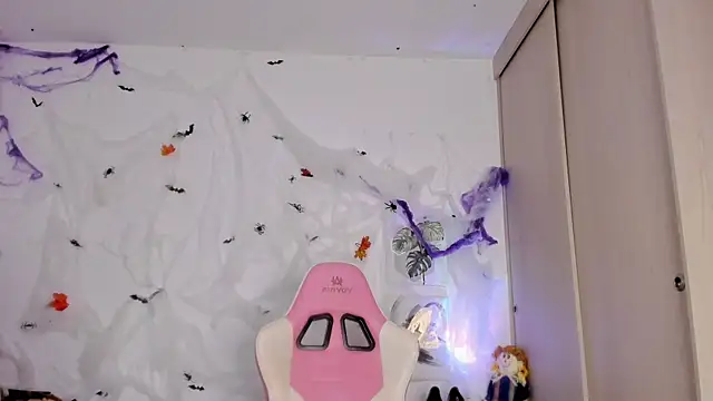 Snapshot of Susy_spark chatting on November 4, 2025, 11:04 pm Susy spark online show from November 4, 2025, 11:04 pm