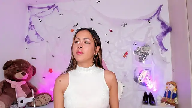 Snapshot of Susy_spark chatting on November 6, 2025, 10:43 pm Susy spark online show from November 6, 2025, 10:43 pm