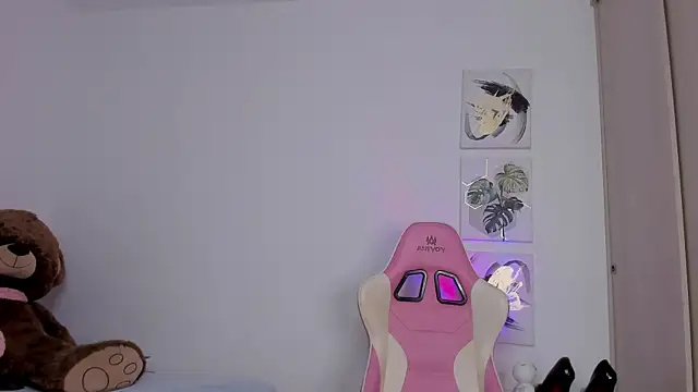 Snapshot of Susy_spark chatting on November 26, 2025, 11:17 pm Susy spark online show from November 26, 2025, 11:17 pm