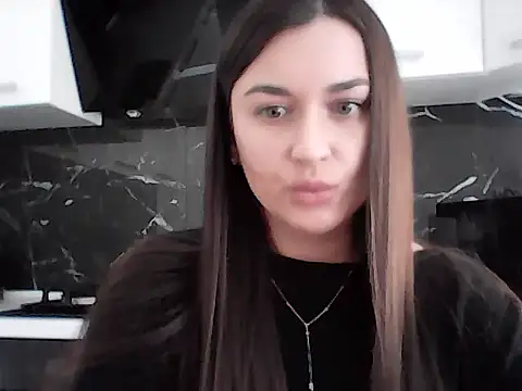 Lyverra online show from February 26, 2026, 1:21 pm