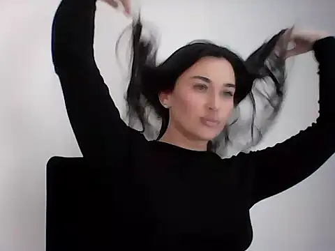 Lyverra online show from April 3, 2026, 11:08 am