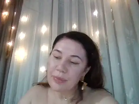 Snapshot of Lomivah chatting on January 5, 2026, 5:27 pm Lomivah online show from January 5, 2026, 5:27 pm