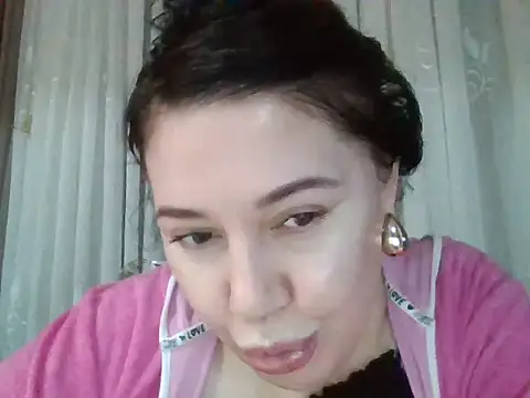 Snapshot of Lomivah chatting on January 18, 2026, 4:44 pm Lomivah online show from January 18, 2026, 4:44 pm