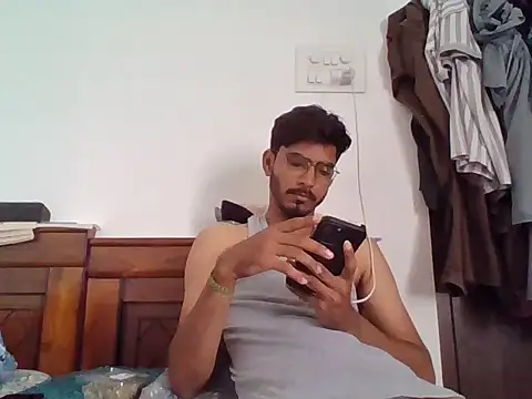 Snapshot of vikranthLong chatting on October 17, 2025, 5:32 am vikranthLong online show from October 17, 2025, 5:32 am