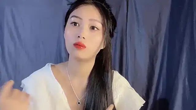 Lyly4757 online show from September 23, 2025, 10:57 pm