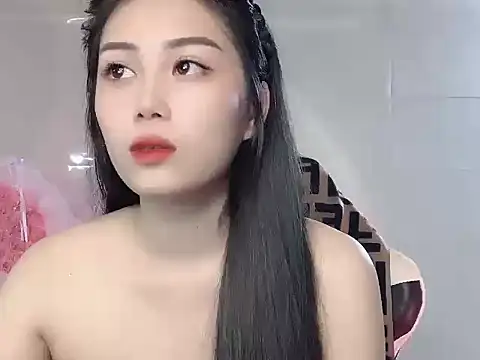 Lyly4757 online show from November 5, 2025, 1:33 pm