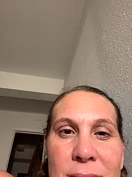 Snapshot of Ariasweetaspie chatting on October 14, 2025, 9:32 am Ariasweetaspie online show from October 14, 2025, 9:32 am