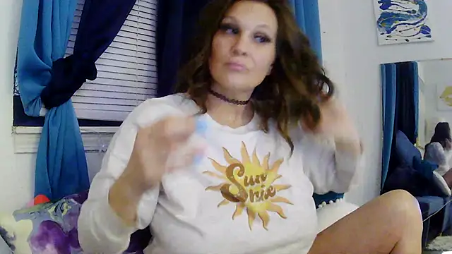 Snapshot of Ariasweetaspie chatting on January 11, 2026, 11:54 pm Ariasweetaspie online show from January 11, 2026, 11:54 pm