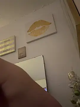 Snapshot of Ariasweetaspie chatting on February 25, 2026, 6:34 am Ariasweetaspie online show from February 25, 2026, 6:34 am