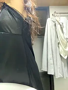 Snapshot of Bella_sexy98 chatting on October 23, 2025, 3:17 am Bella sexy98 online show from October 23, 2025, 3:17 am