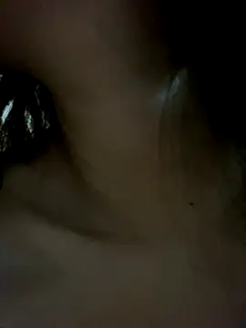 Snapshot of Bella_sexy98 chatting on October 29, 2025, 3:42 am Bella sexy98 online show from October 29, 2025, 3:42 am