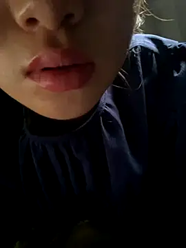 Snapshot of Bella_sexy98 chatting on November 13, 2025, 1:59 am Bella sexy98 online show from November 13, 2025, 1:59 am