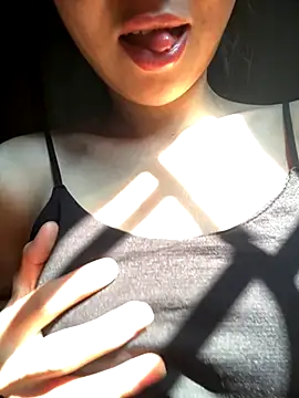 Snapshot of Bella_sexy98 chatting on November 24, 2025, 4:45 am Bella sexy98 online show from November 24, 2025, 4:45 am