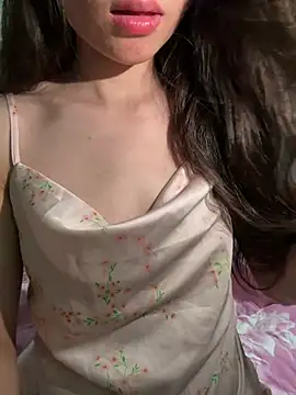 Bella sexy98 online show from May 18, 2026, 3:07 pm