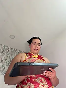 Snapshot of krisstenSantos chatting on May 6, 2026, 1:05 pm krisstenSantos online show from May 6, 2026, 1:05 pm