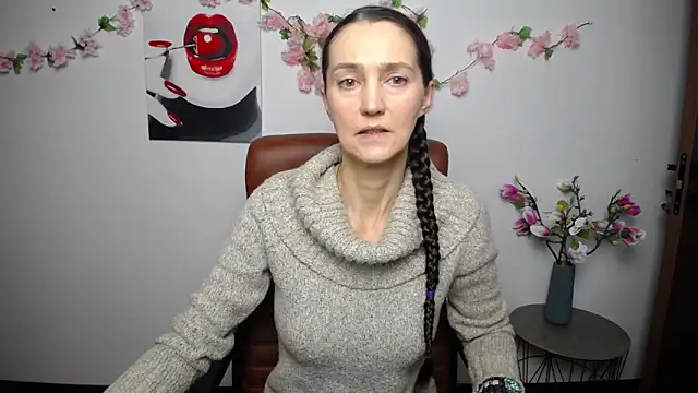 Snapshot of TayaFinch chatting on November 7, 2025, 1:11 pm TayaFinch online show from November 7, 2025, 1:11 pm