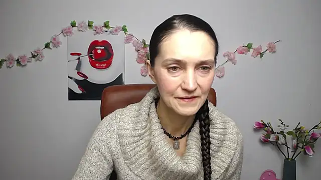 Snapshot of TayaFinch chatting on November 10, 2025, 1:32 pm TayaFinch online show from November 10, 2025, 1:32 pm