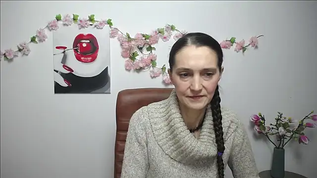 Snapshot of TayaFinch chatting on November 12, 2025, 1:33 pm TayaFinch online show from November 12, 2025, 1:33 pm