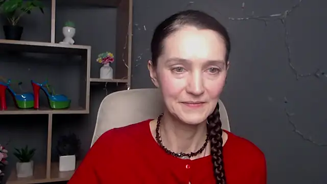 Snapshot of TayaFinch chatting on November 16, 2025, 2:33 pm TayaFinch online show from November 16, 2025, 2:33 pm