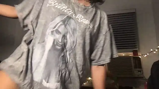 yoursweetestlilly online show from March 26, 2026, 3:34 am