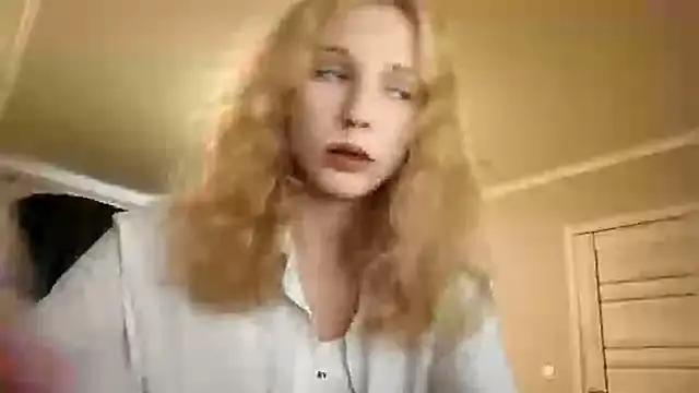 Snapshot of Fafa_Fluff chatting on September 30, 2025, 2:11 pm Fafa Fluff online show from September 30, 2025, 2:11 pm