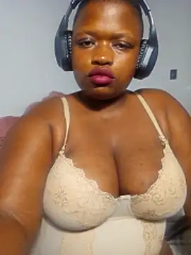 Snapshot of lady-zeei chatting on May 3, 2026, 7:20 pm lady-zeei online show from May 3, 2026, 7:20 pm