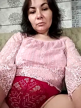 Snapshot of Mia24Blove chatting on October 19, 2025, 9:21 am Mia24Blove online show from October 19, 2025, 9:21 am