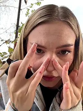 MilaMoone online show from November 5, 2025, 9:53 am