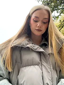 MilaMoone online show from November 10, 2025, 12:37 pm