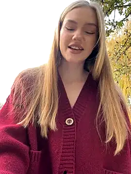 MilaMoone online show from November 16, 2025, 10:54 am