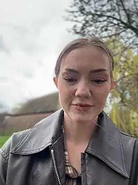 MilaMoone online show from April 4, 2026, 11:08 am