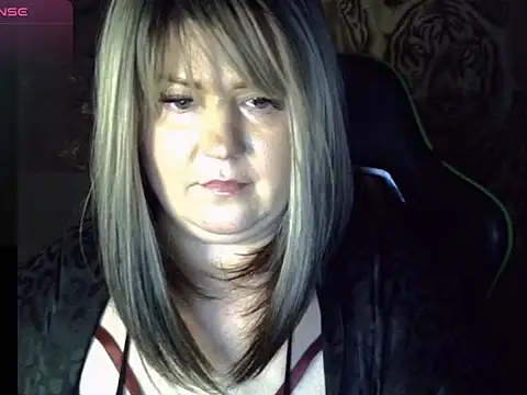 Snapshot of YuliiaSan chatting on November 10, 2025, 4:28 pm YuliiaSan online show from November 10, 2025, 4:28 pm