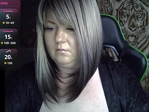 Snapshot of YuliiaSan chatting on November 16, 2025, 9:15 am YuliiaSan online show from November 16, 2025, 9:15 am