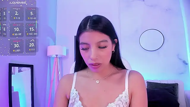 Tiffany Low online show from November 5, 2025, 12:27 pm