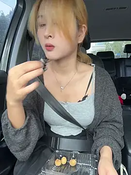 yuki june online show from October 31, 2025, 8:26 am