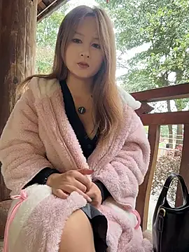 yuki june online show from March 3, 2026, 8:42 am