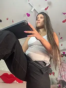 EMILIIA RICHTER   online show from February 9, 2026, 8:02 pm