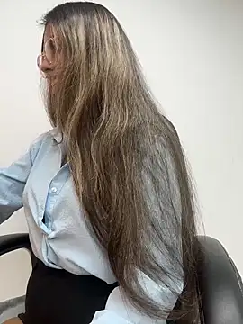 EMILIIA RICHTER   online show from April 15, 2026, 7:43 pm